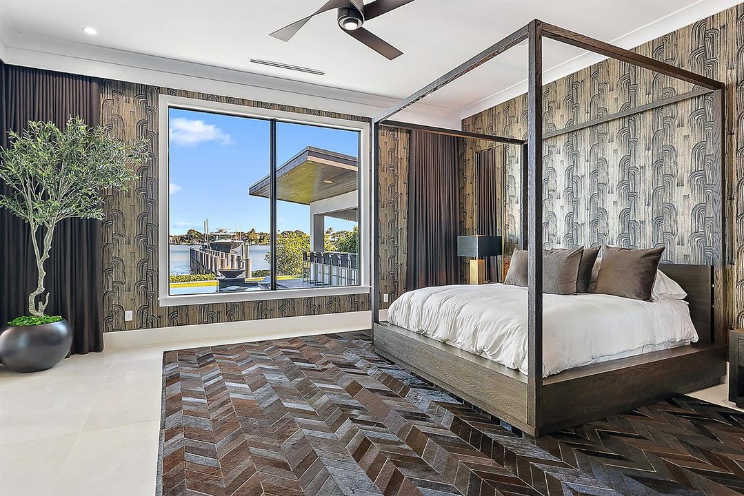 Guest Bedroom/Main Floor