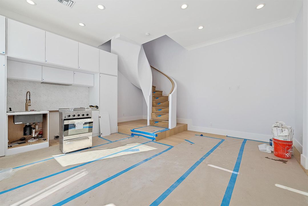 Guest House/family room/Kitchen