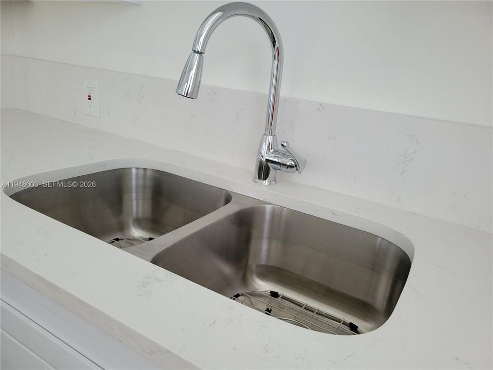 В аренду: $1,795 (2 спален, 1 ванн, 840 Квадратных фут)