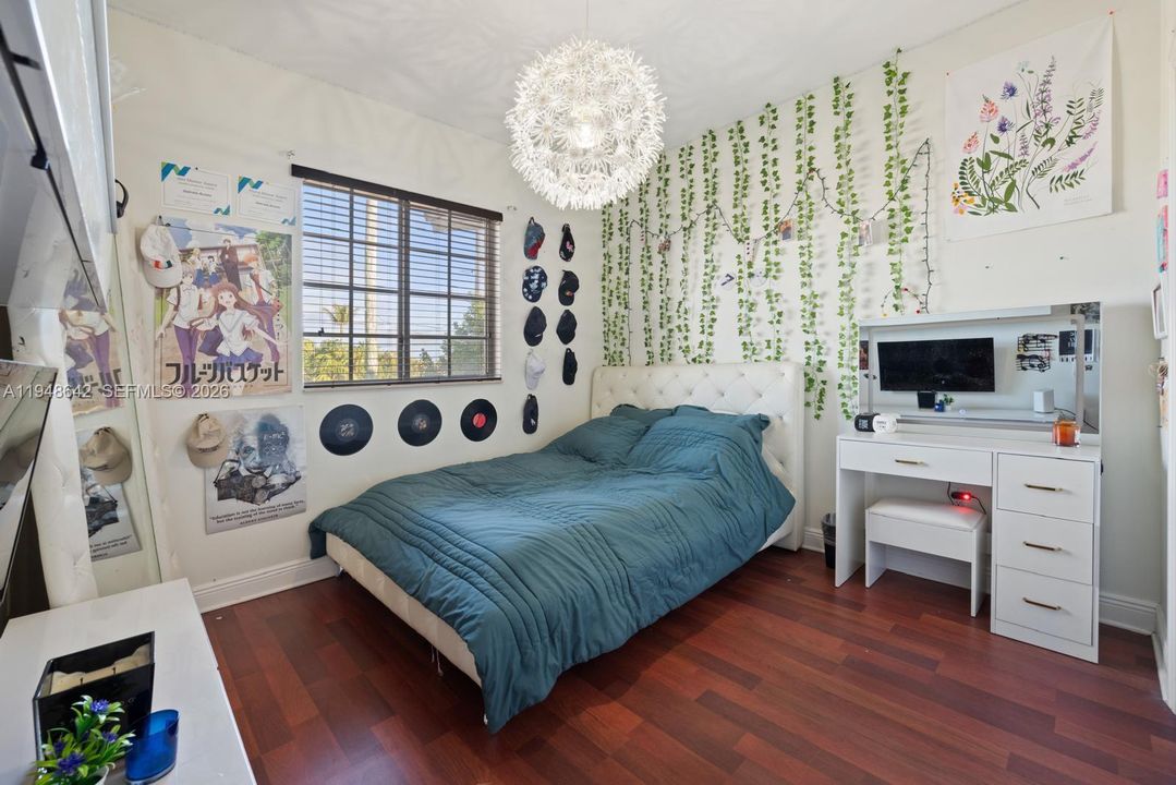 Activo con contrato: $5,295 (4 camas, 4 baños, 3068 Pies cuadrados)