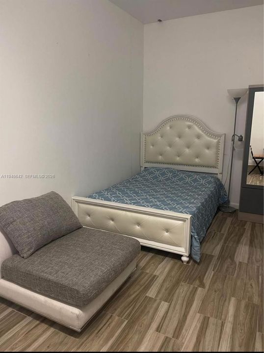 Activo con contrato: $5,295 (4 camas, 4 baños, 3068 Pies cuadrados)