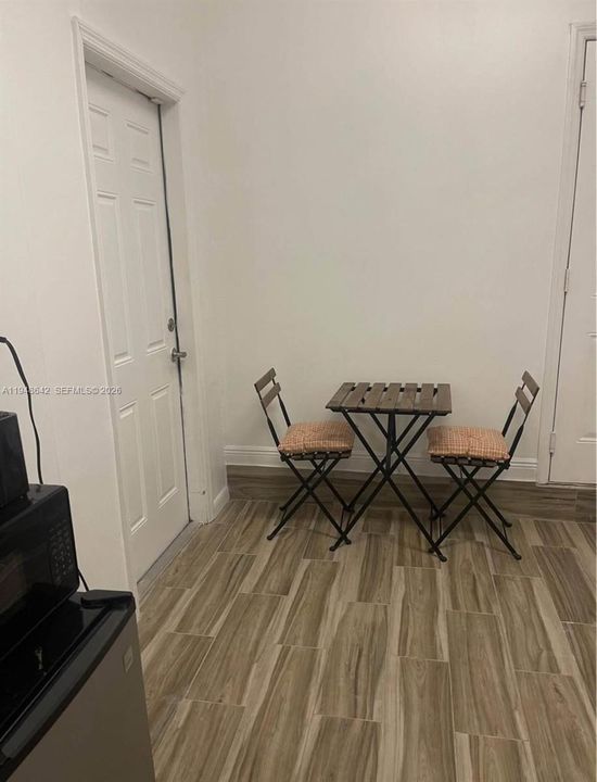 Activo con contrato: $5,295 (4 camas, 4 baños, 3068 Pies cuadrados)