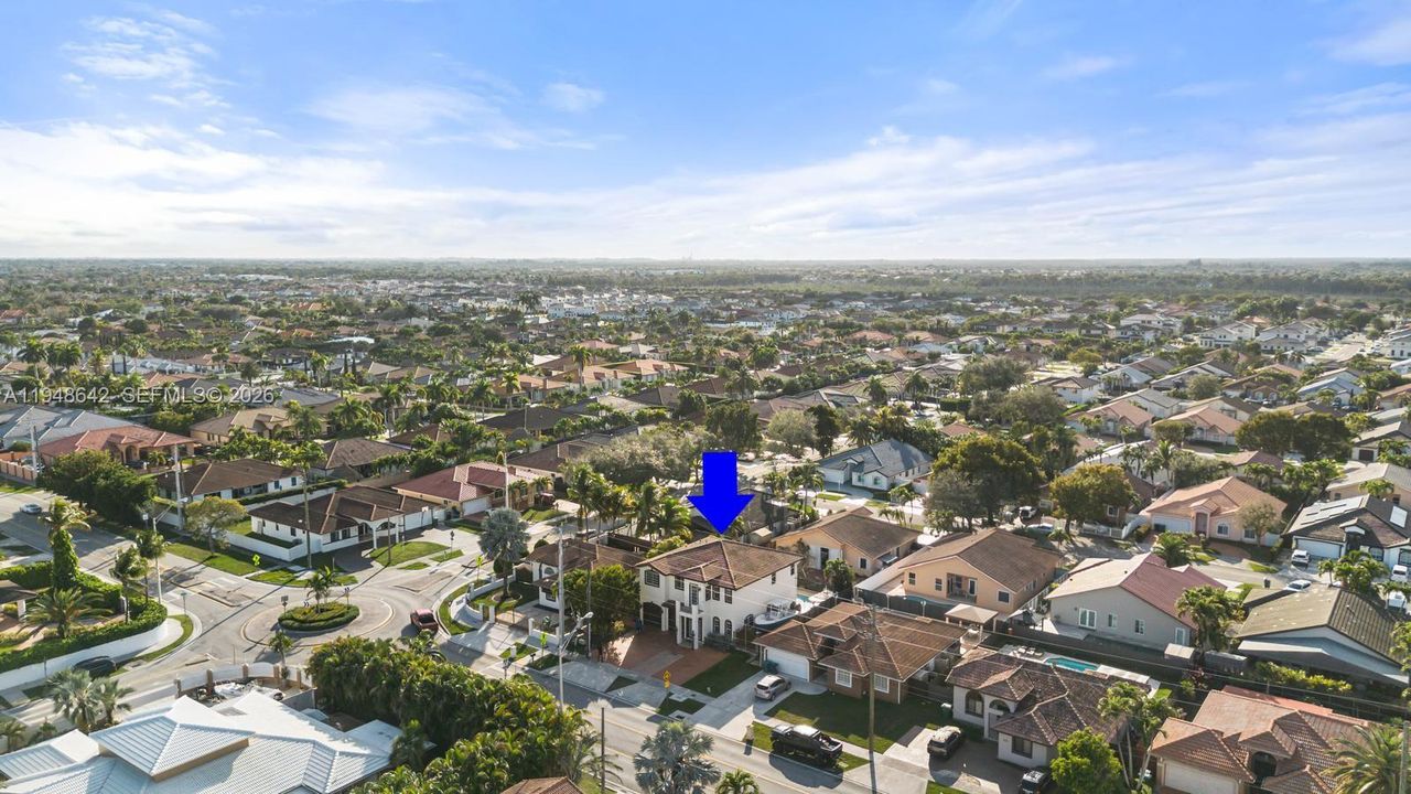 Activo con contrato: $5,295 (4 camas, 4 baños, 3068 Pies cuadrados)