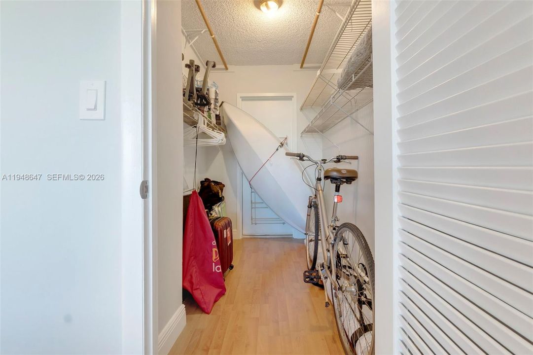 For Sale: $565,000 (2 beds, 2 baths, 1078 Square Feet)