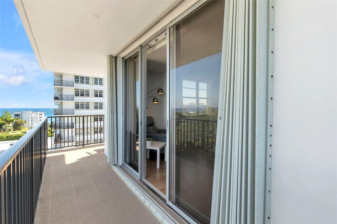 For Sale: $565,000 (2 beds, 2 baths, 1078 Square Feet)