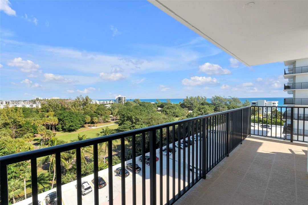 For Sale: $565,000 (2 beds, 2 baths, 1078 Square Feet)