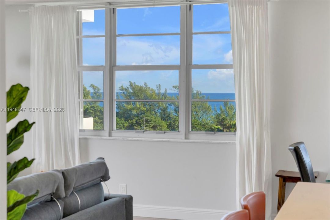 For Sale: $565,000 (2 beds, 2 baths, 1078 Square Feet)