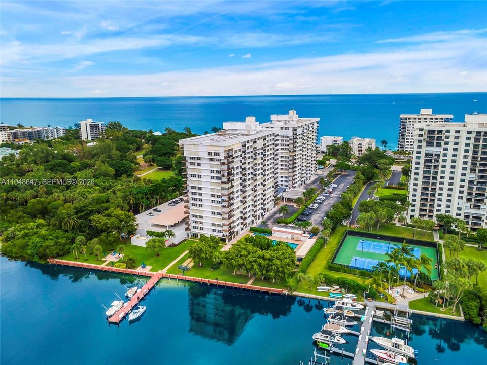 For Sale: $565,000 (2 beds, 2 baths, 1078 Square Feet)