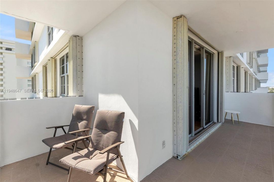 For Sale: $565,000 (2 beds, 2 baths, 1078 Square Feet)