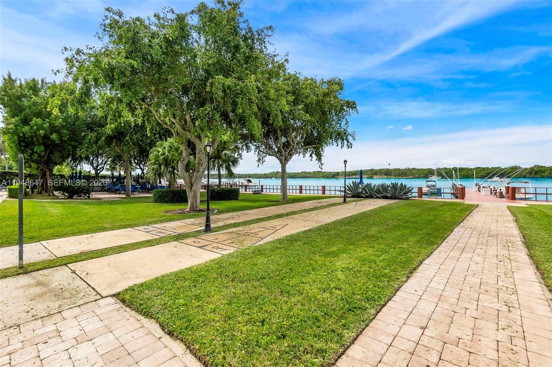 For Sale: $565,000 (2 beds, 2 baths, 1078 Square Feet)