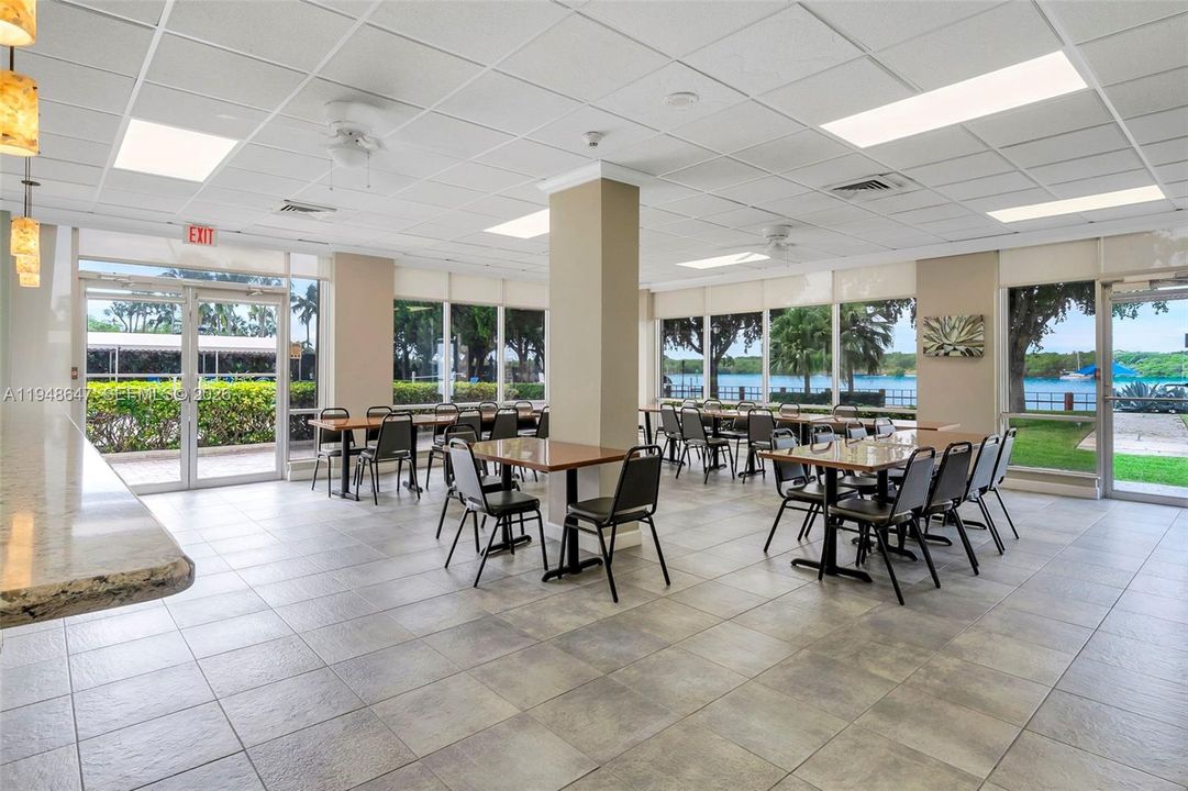 For Sale: $565,000 (2 beds, 2 baths, 1078 Square Feet)