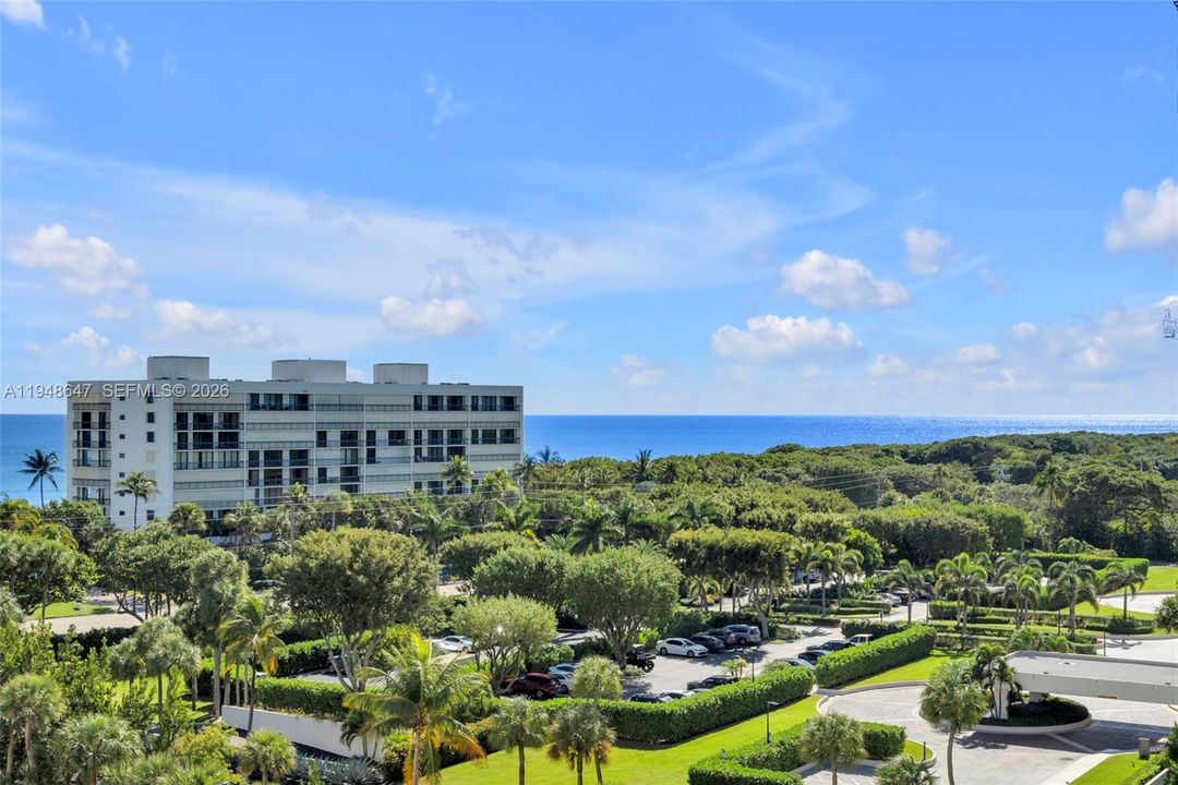 For Sale: $565,000 (2 beds, 2 baths, 1078 Square Feet)