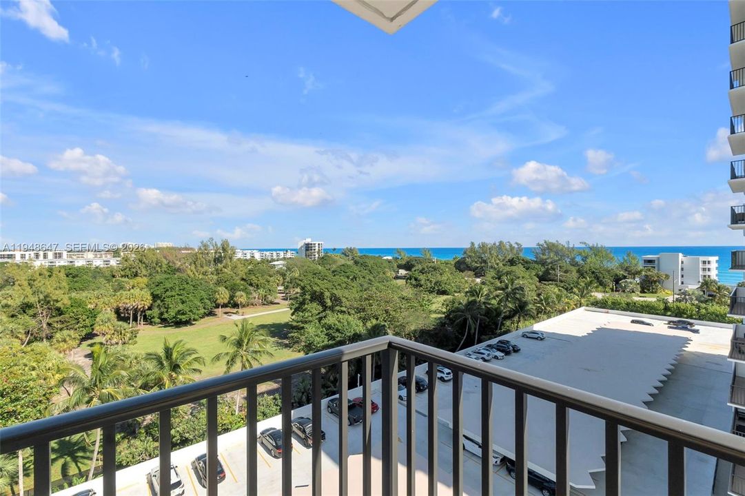 For Sale: $565,000 (2 beds, 2 baths, 1078 Square Feet)