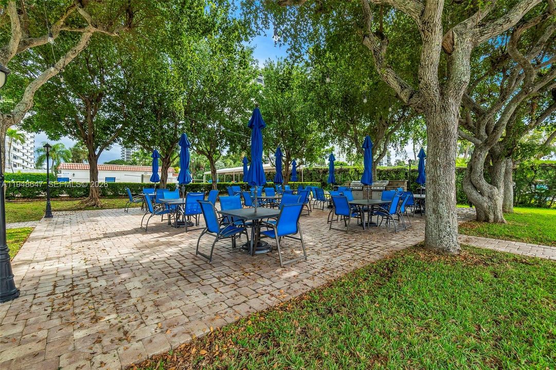 For Sale: $565,000 (2 beds, 2 baths, 1078 Square Feet)