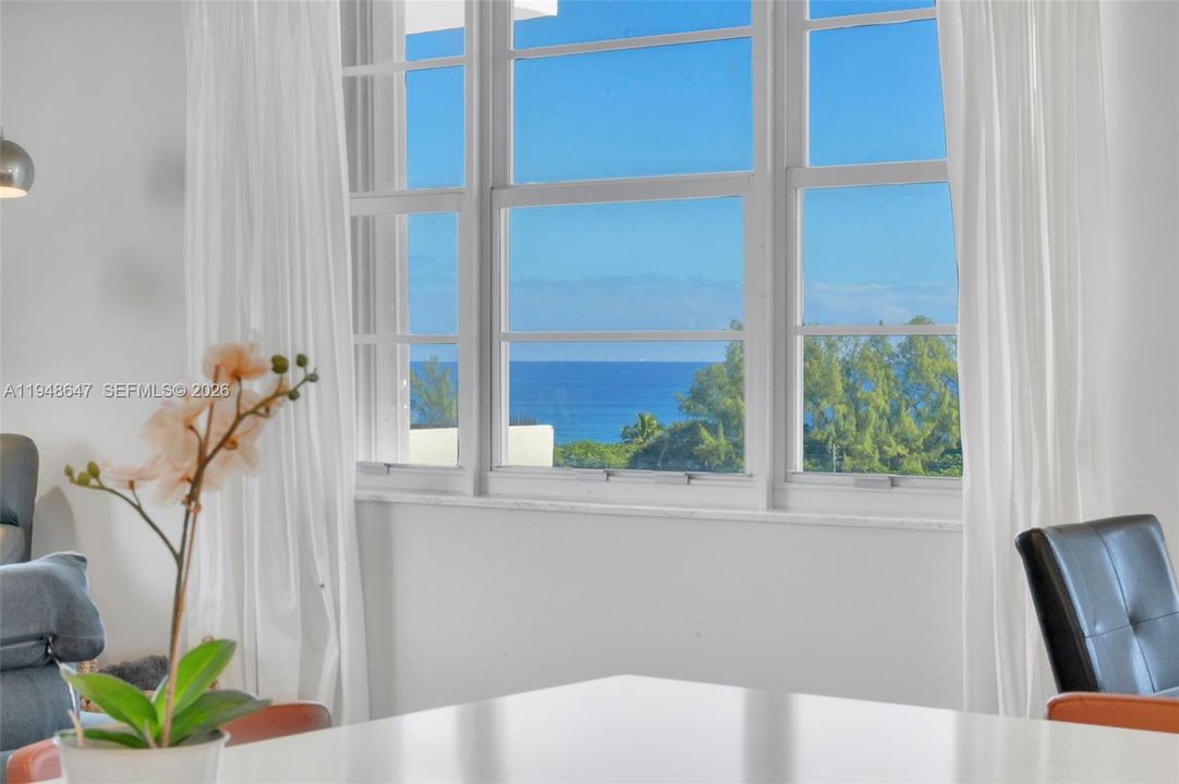 For Sale: $565,000 (2 beds, 2 baths, 1078 Square Feet)