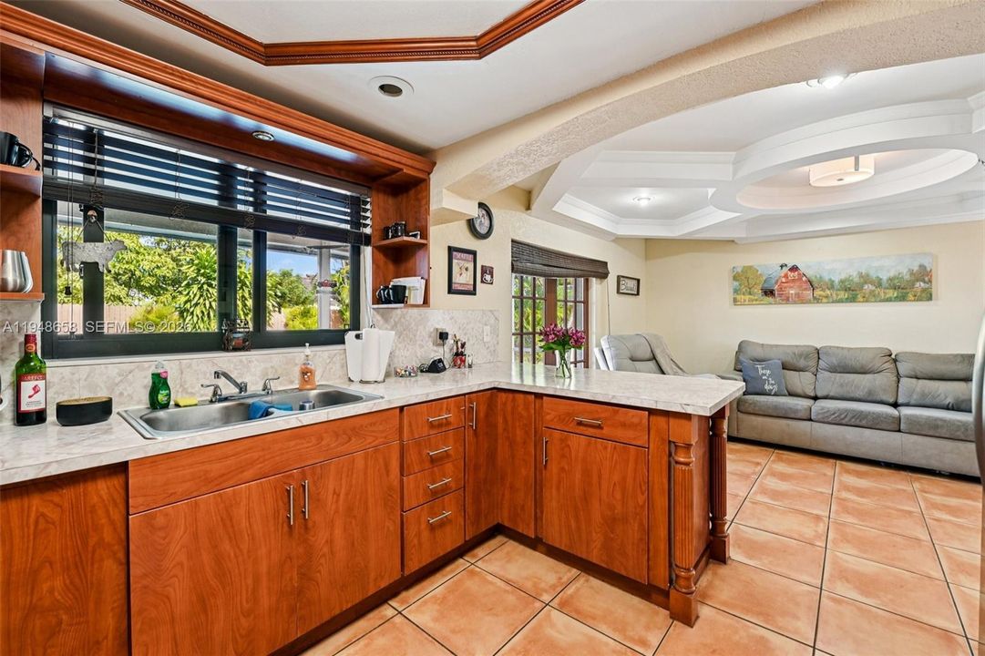 На продажу: $640,000 (3 спален, 2 ванн, 1815 Квадратных фут)