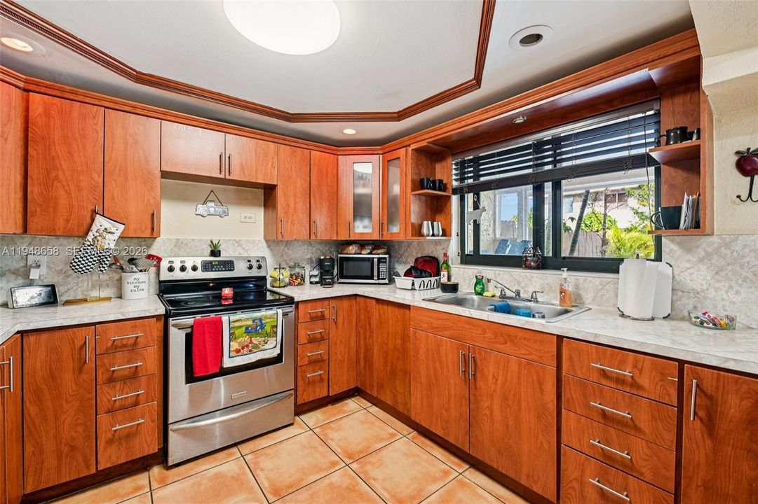 На продажу: $640,000 (3 спален, 2 ванн, 1815 Квадратных фут)