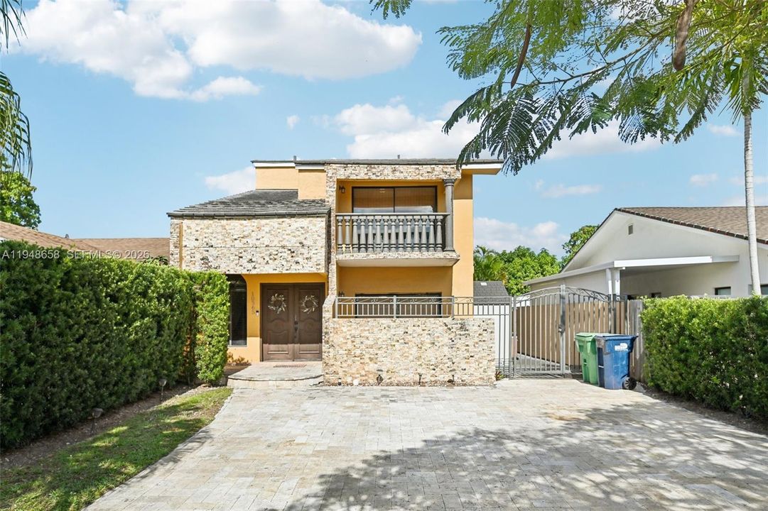 На продажу: $640,000 (3 спален, 2 ванн, 1815 Квадратных фут)
