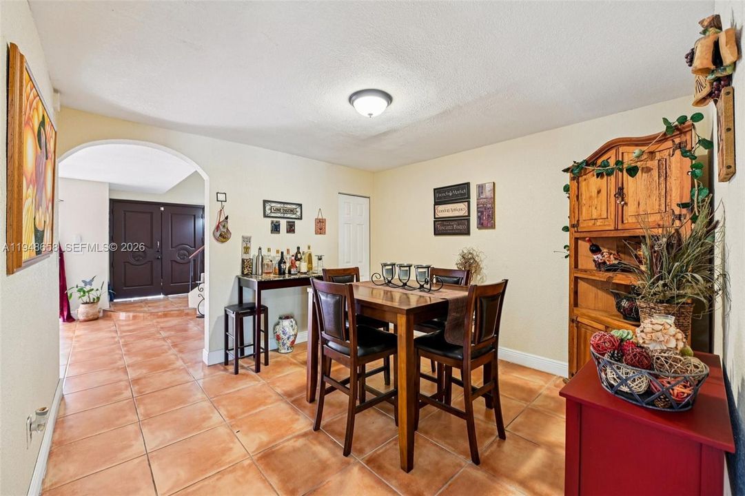 На продажу: $640,000 (3 спален, 2 ванн, 1815 Квадратных фут)