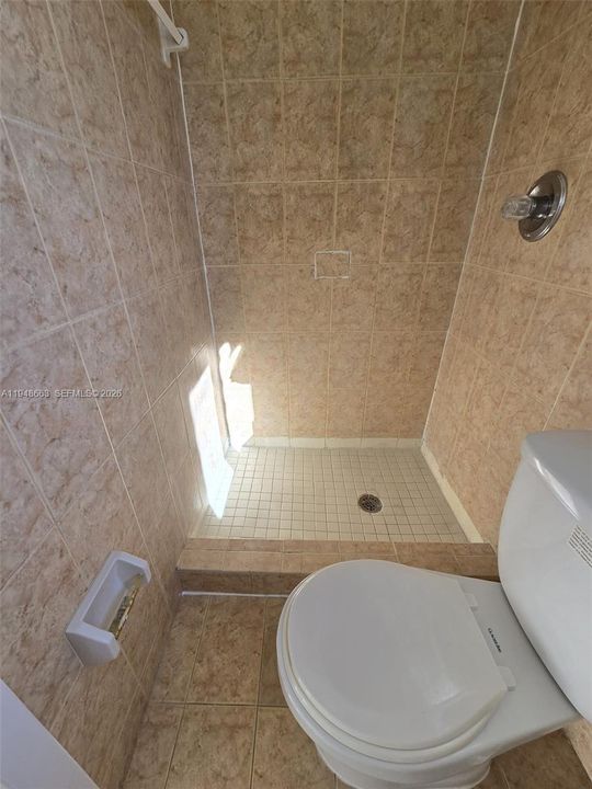 В аренду: $1,100 (1 спален, 1 ванн, 1632 Квадратных фут)