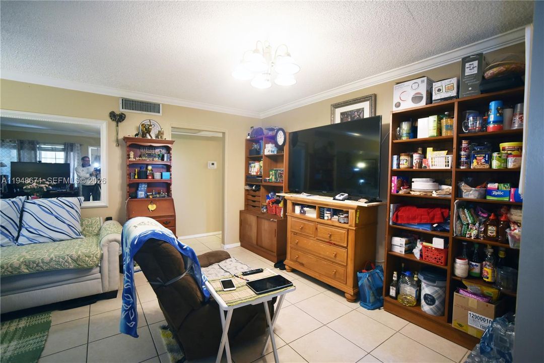 На продажу: $199,000 (2 спален, 1 ванн, 870 Квадратных фут)