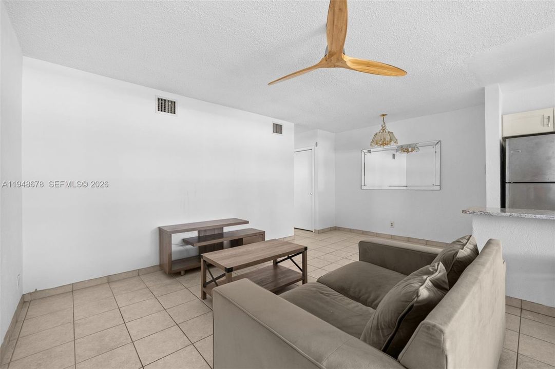 En Venta: $149,900 (1 camas, 1 baños, 650 Pies cuadrados)