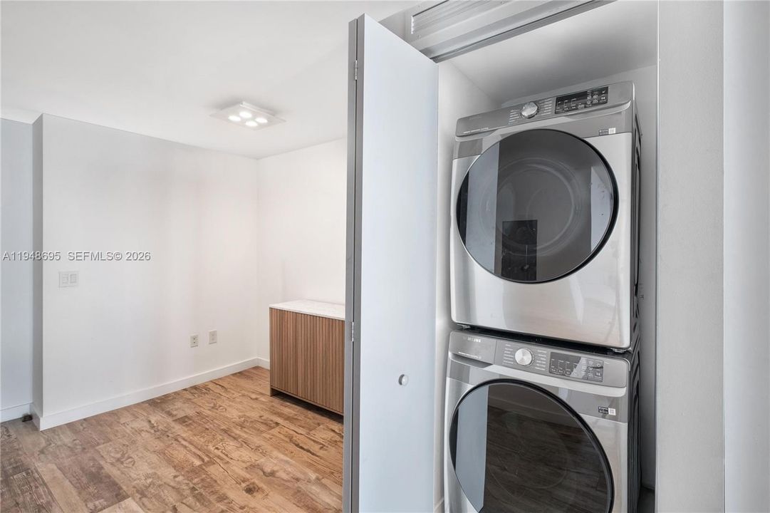 En Venta: $895,000 (2 camas, 2 baños, 1067 Pies cuadrados)