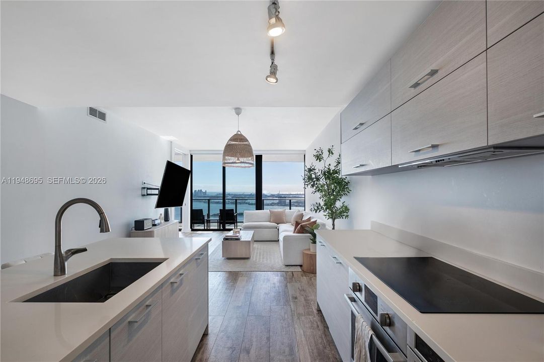 En Venta: $895,000 (2 camas, 2 baños, 1067 Pies cuadrados)