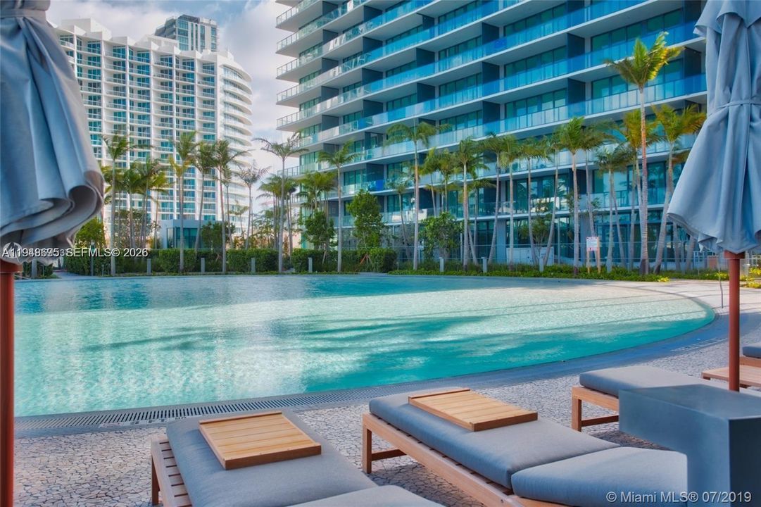 En Venta: $895,000 (2 camas, 2 baños, 1067 Pies cuadrados)
