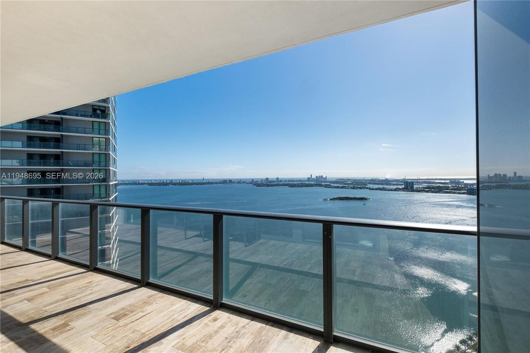 En Venta: $895,000 (2 camas, 2 baños, 1067 Pies cuadrados)