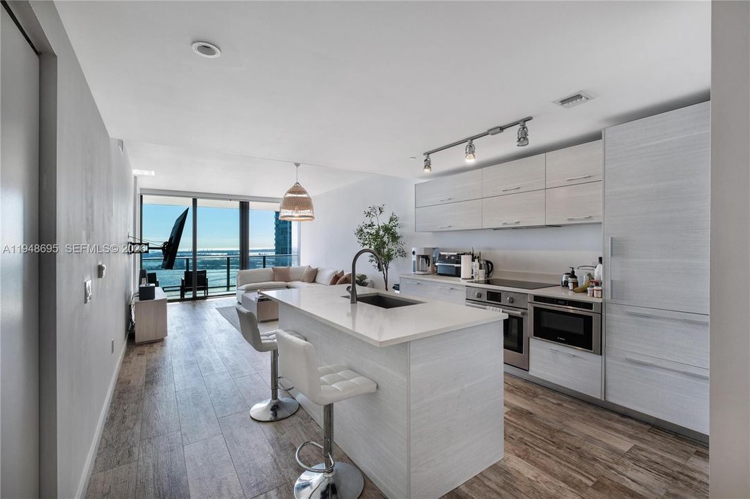 En Venta: $895,000 (2 camas, 2 baños, 1067 Pies cuadrados)