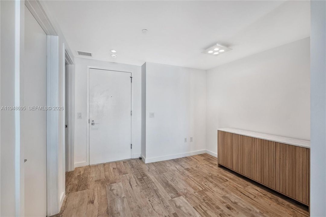 En Venta: $895,000 (2 camas, 2 baños, 1067 Pies cuadrados)