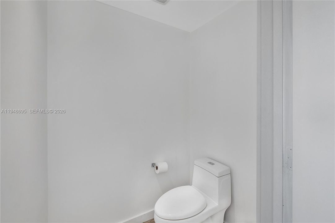 En Venta: $895,000 (2 camas, 2 baños, 1067 Pies cuadrados)