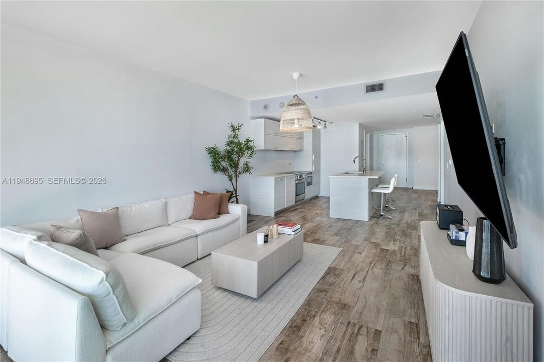 En Venta: $895,000 (2 camas, 2 baños, 1067 Pies cuadrados)