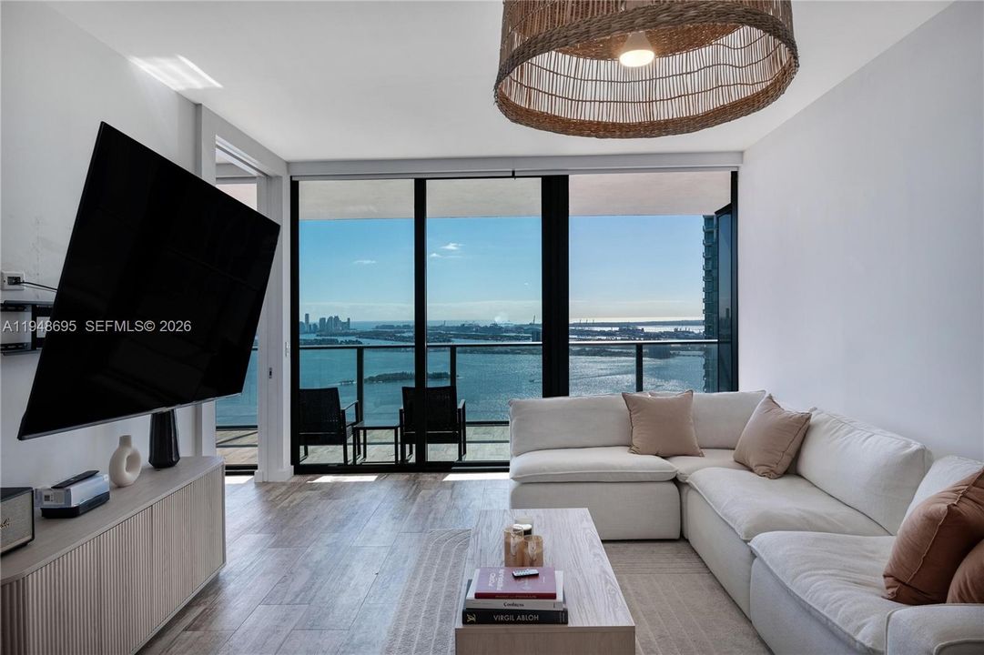 En Venta: $895,000 (2 camas, 2 baños, 1067 Pies cuadrados)