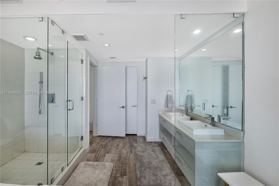 En Venta: $895,000 (2 camas, 2 baños, 1067 Pies cuadrados)