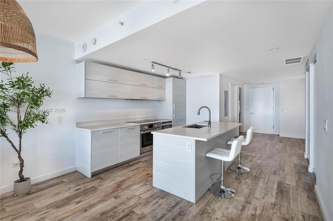 En Venta: $895,000 (2 camas, 2 baños, 1067 Pies cuadrados)