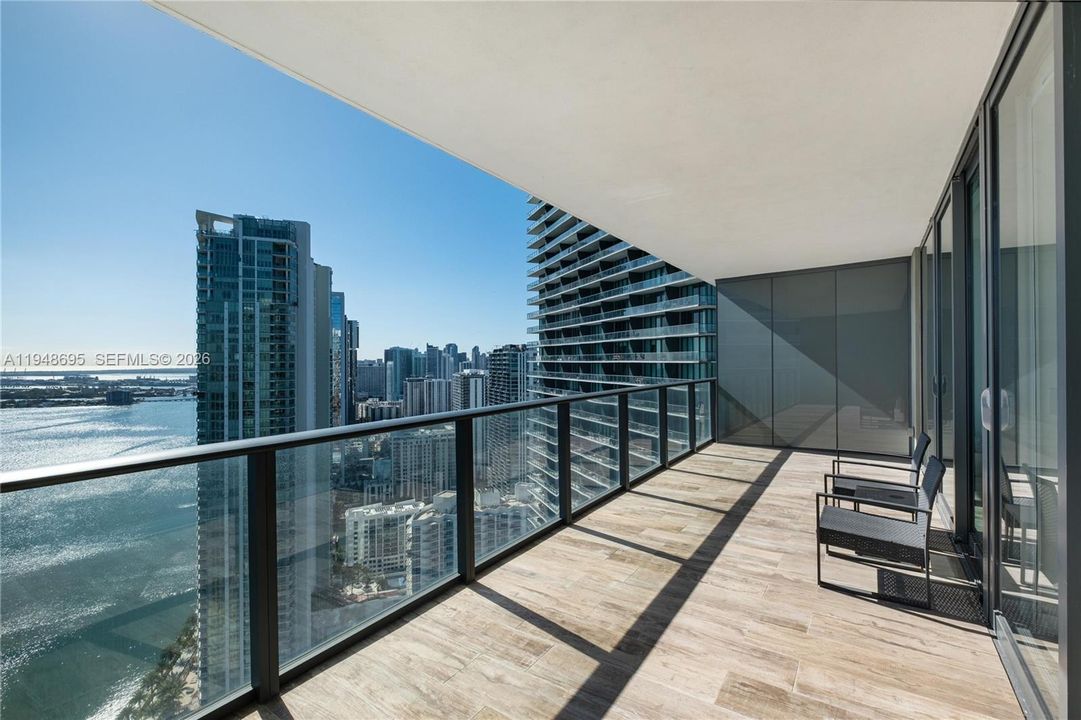 En Venta: $895,000 (2 camas, 2 baños, 1067 Pies cuadrados)