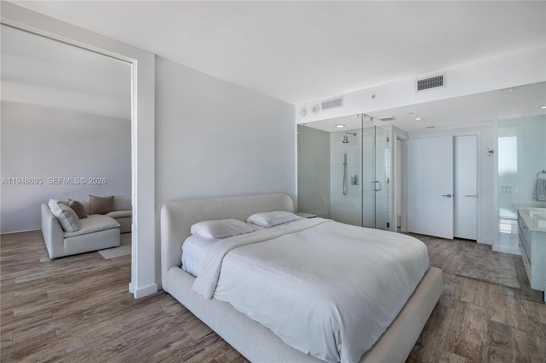 En Venta: $895,000 (2 camas, 2 baños, 1067 Pies cuadrados)