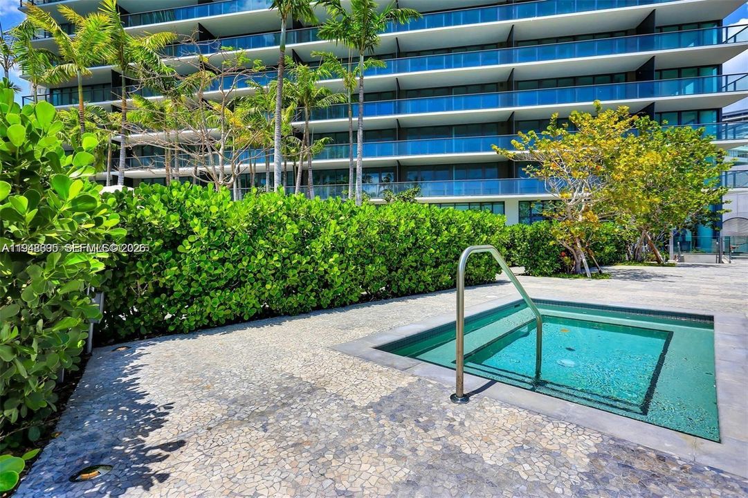 En Venta: $895,000 (2 camas, 2 baños, 1067 Pies cuadrados)