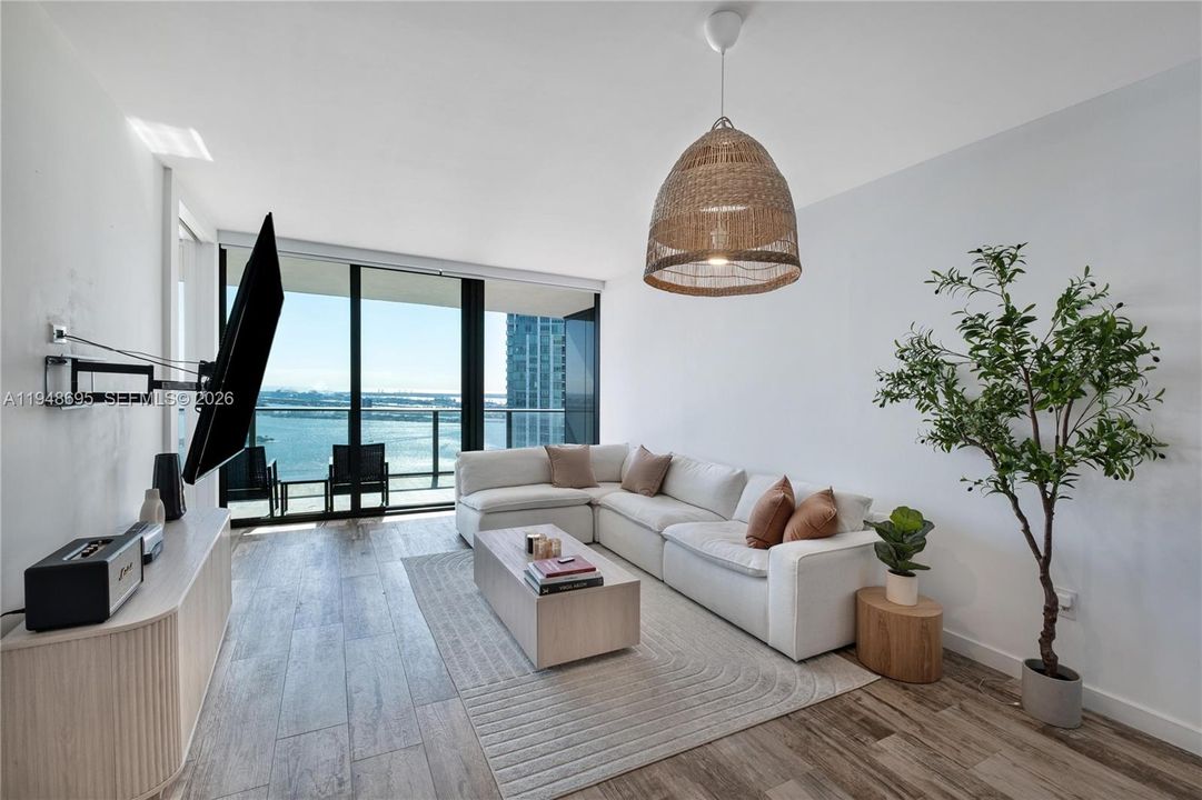 En Venta: $895,000 (2 camas, 2 baños, 1067 Pies cuadrados)