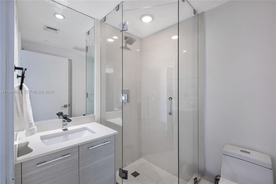 En Venta: $895,000 (2 camas, 2 baños, 1067 Pies cuadrados)
