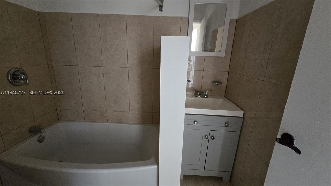 В аренду: $1,150 (0 спален, 1 ванн, 1419 Квадратных фут)