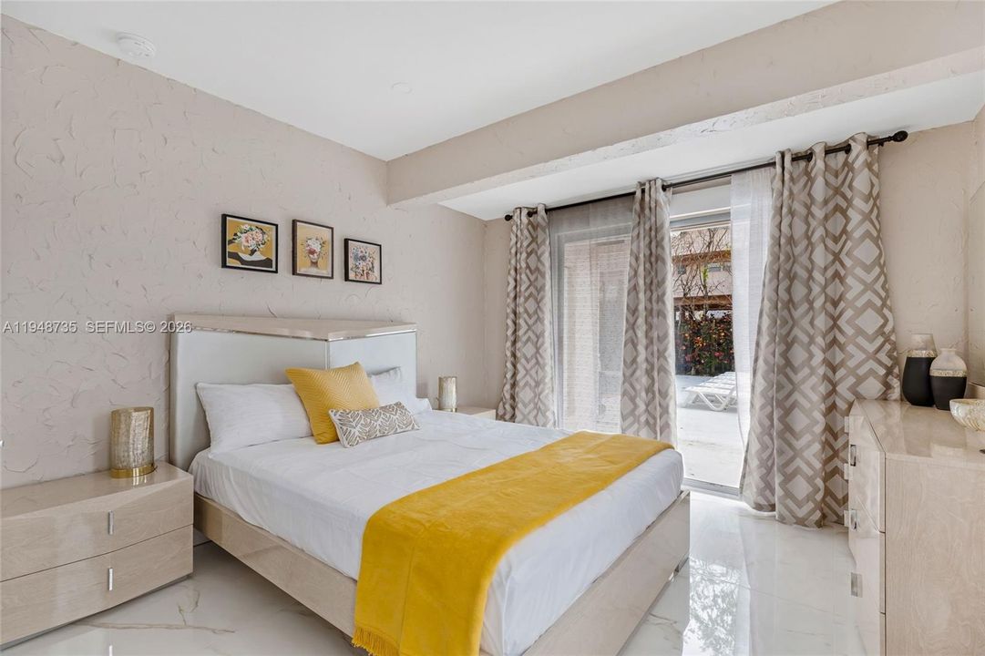 En Renta: $14,000 (5 camas, 3 baños, 2440 Pies cuadrados)