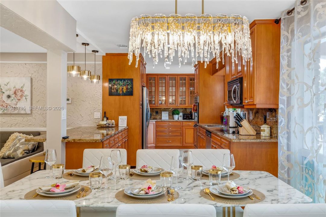 En Renta: $14,000 (5 camas, 3 baños, 2440 Pies cuadrados)