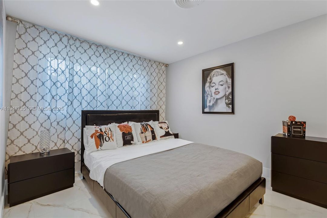 En Renta: $14,000 (5 camas, 3 baños, 2440 Pies cuadrados)