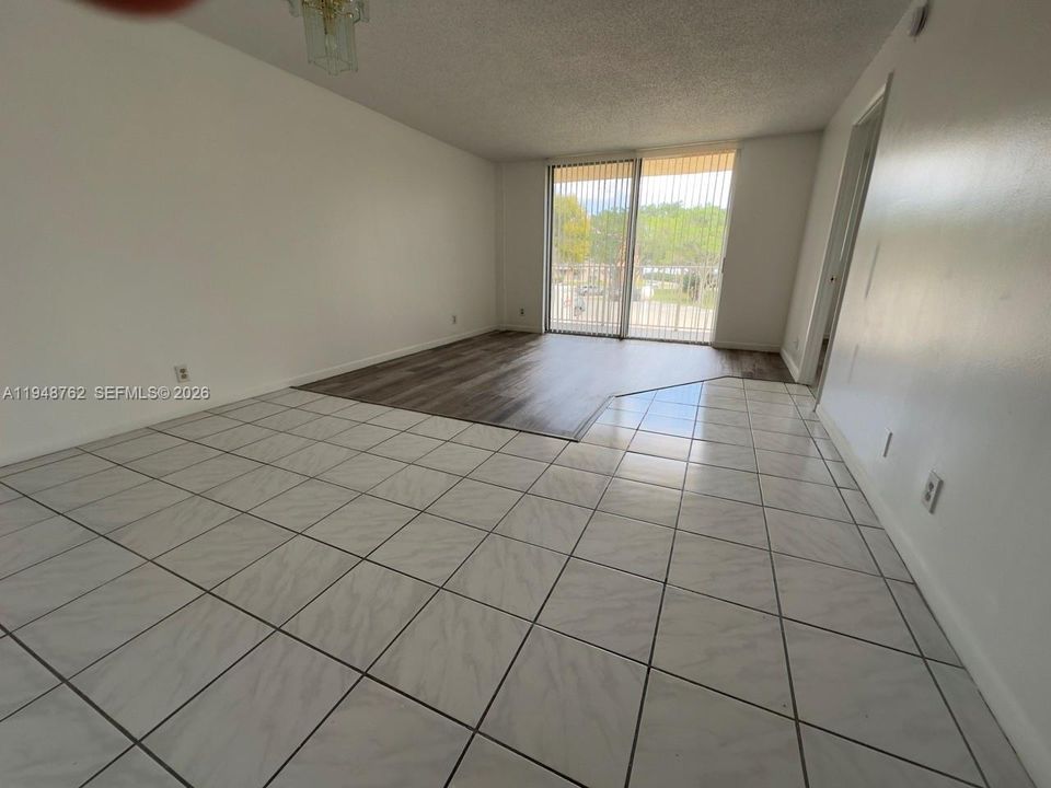 На продажу: $156,000 (2 спален, 2 ванн, 960 Квадратных фут)