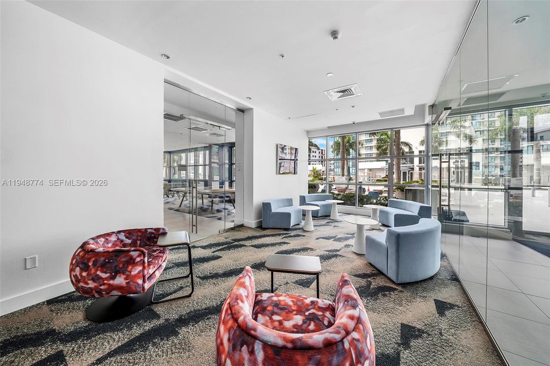 For Sale: $529,000 (1 beds, 1 baths, 761 Square Feet)