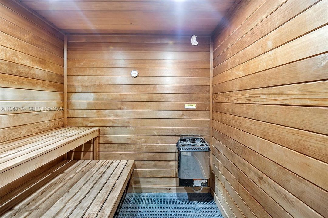 For Sale: $529,000 (1 beds, 1 baths, 761 Square Feet)