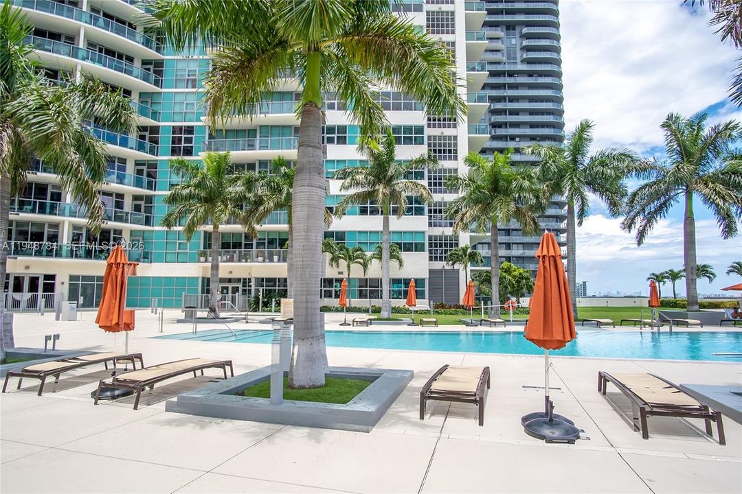 For Sale: $715,000 (1 beds, 2 baths, 1291 Square Feet)
